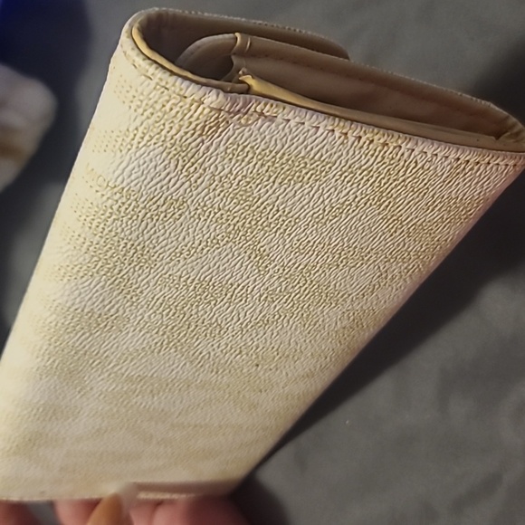 Michael Kors Wallet - Picture 3 of 9